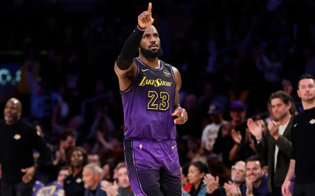 开云app下载-詹皇40岁首胜！一战创5大纪录，队友：最强40岁球员